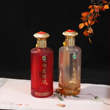 Sticlă de 500 ml pentru băuturi, în cutie cadou roșie festivă pentru nuntă
