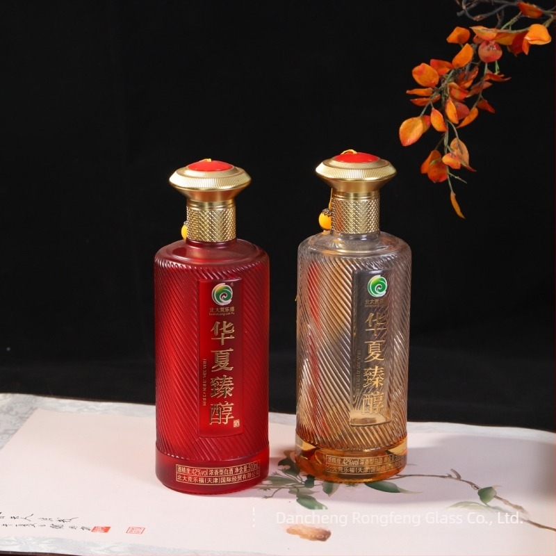 Sticlă de 500 ml pentru băuturi, în cutie cadou roșie festivă pentru nuntă