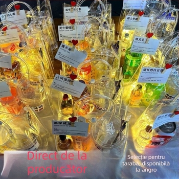 Un set de 10 cocktailuri preamesticate cu sticle mici de whisky și vodcă pentru piețe de noapte