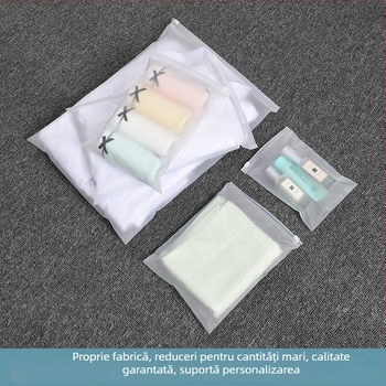 Pungă mată cu fermoar, pungă PE pentru ambalarea hainelor și a lenjeriilor, imprimare personalizată.