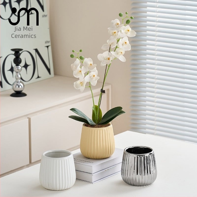 Ghiveci ceramic mediu, cu dungi verticale, fără orificiu de scurgere, glazură interioară și exterioară, stil nordic minimalist, potrivit pentru flori artificiale și plante hidroponice.