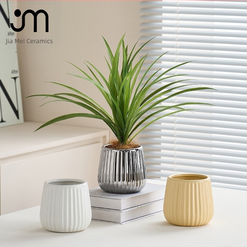 Ghiveci ceramic mediu, cu dungi verticale, fără orificiu de scurgere, glazură interioară și exterioară, stil nordic minimalist, potrivit pentru flori artificiale și plante hidroponice.