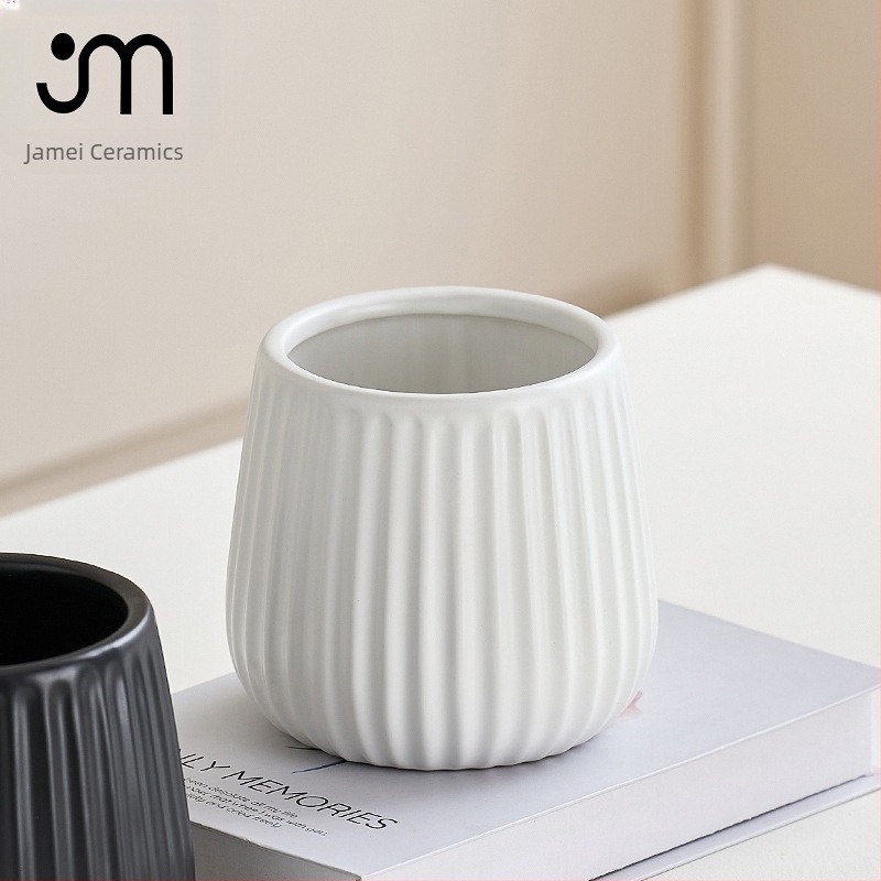Ghiveci ceramic mediu, cu dungi verticale, fără orificiu de scurgere, glazură interioară și exterioară, stil nordic minimalist, potrivit pentru flori artificiale și plante hidroponice.