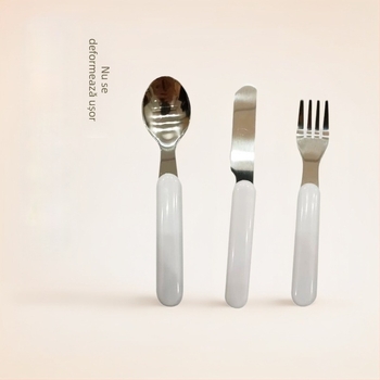 Set de tacâmuri pentru copii din oțel inoxidabil alb, include cuțit, furculiță, lingură și bețișoare de învățare cu mâner; stil nordic/european; oțel C1015.