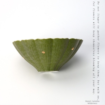 Ceașcă de ceai ceramică, glazură albastru-alb cu stropi aurii, motiv lotus portocaliu-verde, cană personală pentru ceai, stil Nou Chinezesc