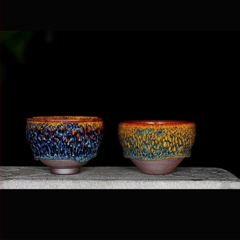 Set de două cești lucrate manual, cu păun auriu-albastru, în cutie cadou, căni ceramice pentru ceai