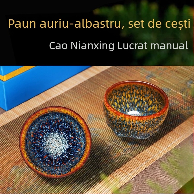 Set de două cești lucrate manual, cu păun auriu-albastru, în cutie cadou, căni ceramice pentru ceai