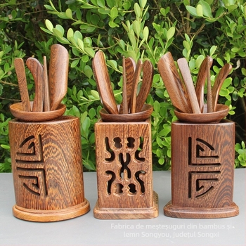 Set accesorii pentru ceremonia ceaiului Six Gentlemen din Chicken Wing Wood, lemn masiv, design pătrat decupat, linguriță de ceai și suporturi pentru cești
