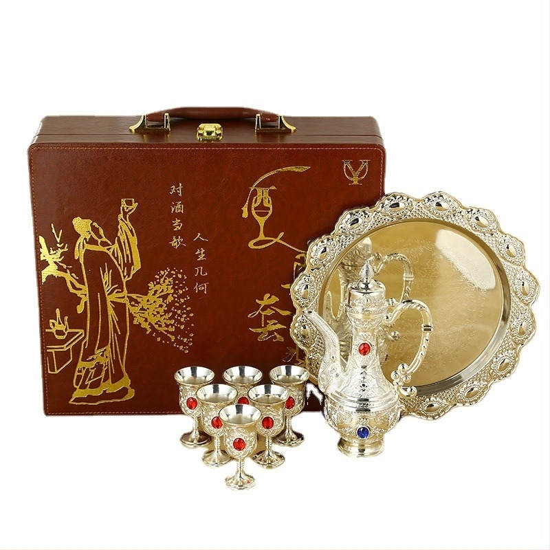 Set de vin în stil european, cu pietre decorative, tavă, recipient metalic și patru pahare, în cutie cadou