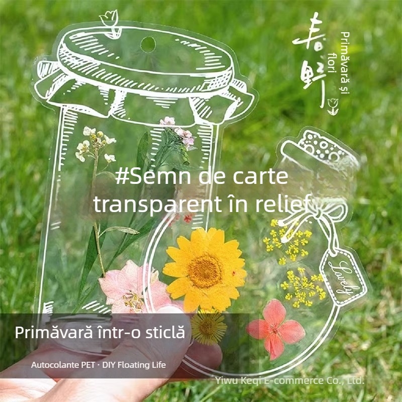 Semn de carte cu flori uscate și specimen de plantă într-o peliculă de laminare, frunză de arțar de toamnă — materiale DIY realizate manual, colaj de frunze transparent