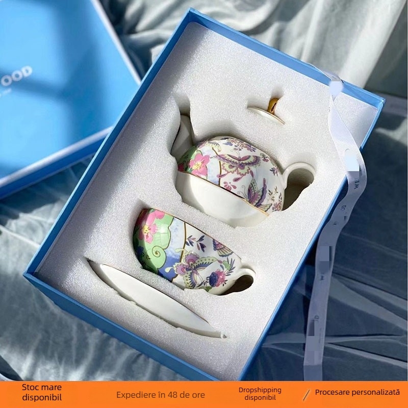 Set de ceainic din porțelan osos cu model floral, patru piese (ceainic, cești și farfurioare)