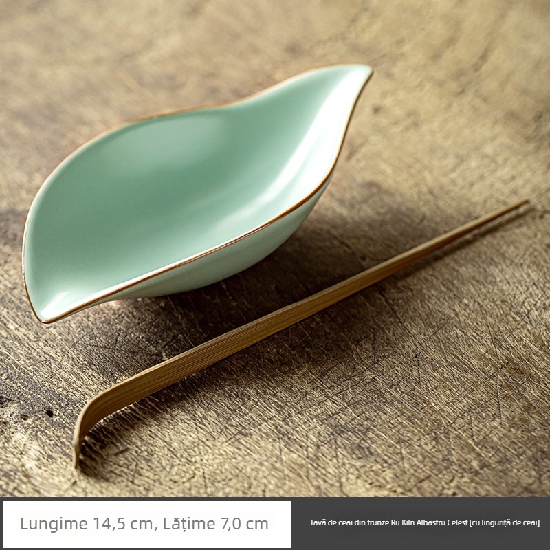 Set ceramic pentru ceremonia ceaiului, format din două piese: măsură de ceai și linguriță pentru ceai