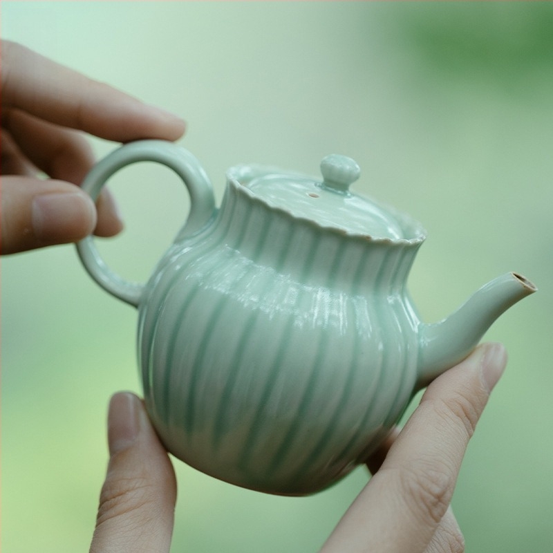 Ceainic în stil japonez, glazură din cenușă vegetală, porțelan alb, filtru cu bilă, design modern și elegant