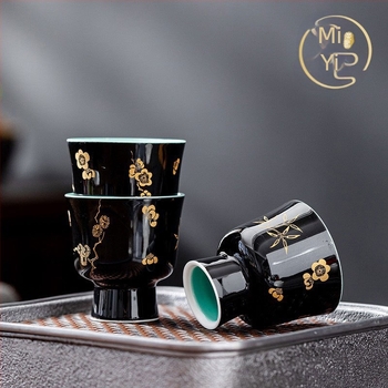 Set de ceai ceramic Celadon, cu glazură neagră și motiv cu flori de prune, include ceainic cu capac, bol și ceașcă