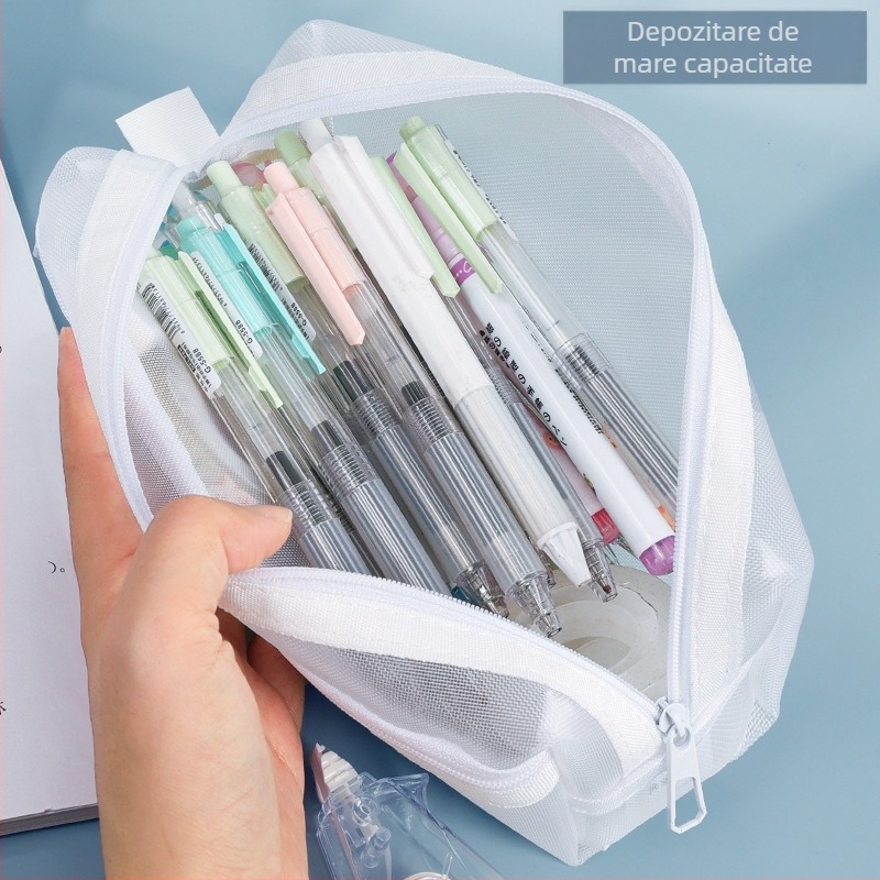 Penar pătrățos din plasă, cu două compartimente, capacitate mare, potrivit pentru examene și rechizite școlare.