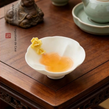 Ceșuță de ceai lucrată manual cu design floral pe Ding Kiln, formă conică, stil Jian Zhan, set Kung Fu ceai