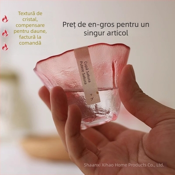 Ceșică roz din sticlă pentru ceai și sake, stil japonez, cu flori de cireș (sakura), model petale, gradient mov