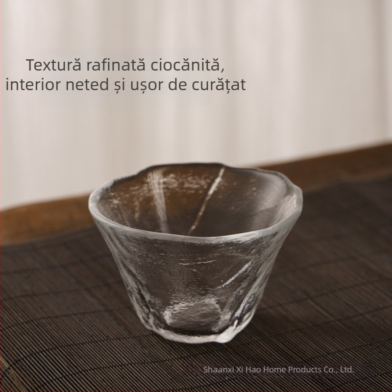 Ceșică roz din sticlă pentru ceai și sake, stil japonez, cu flori de cireș (sakura), model petale, gradient mov