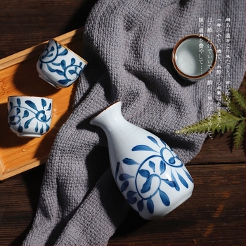 Set japonez din ceramică pentru vin, cu pahare și oală de vin și divizor de turnare, stil antic, culoare sub glazură