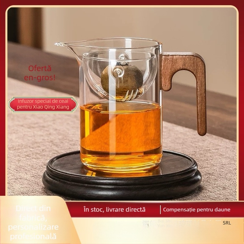 Carafă de ceai din sticlă borosilicată, cu mâner lateral din lemn de piersic și filtru integrat pentru prepararea ceaiului acasă