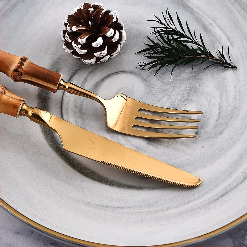 Set de tacâmuri vestice din oțel inoxidabil 304 și bambus natural, cuțit pentru steak, furculiță, lingură și linguriță; stil retro, lux discret.