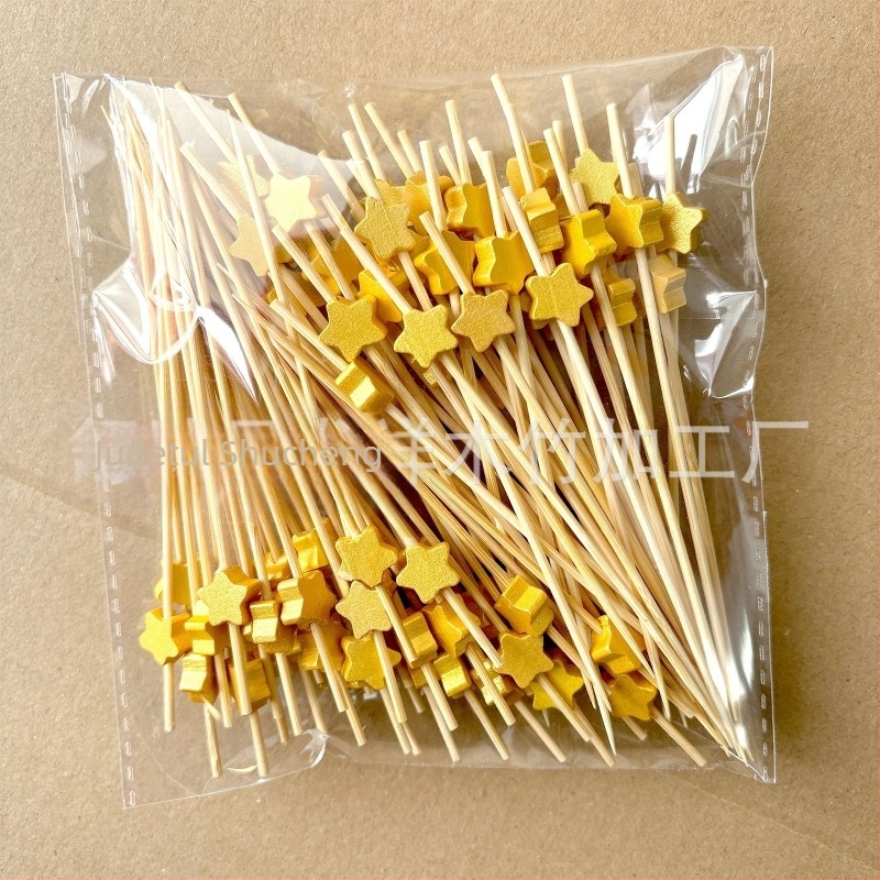 Bețe de bambus cu stele aurii cu cinci colțuri, bețișoare pentru flori, bețișoare cu fructe caramelizate, bețișoare pentru cocktail și bețișoare pentru fructe în formă de inimă.