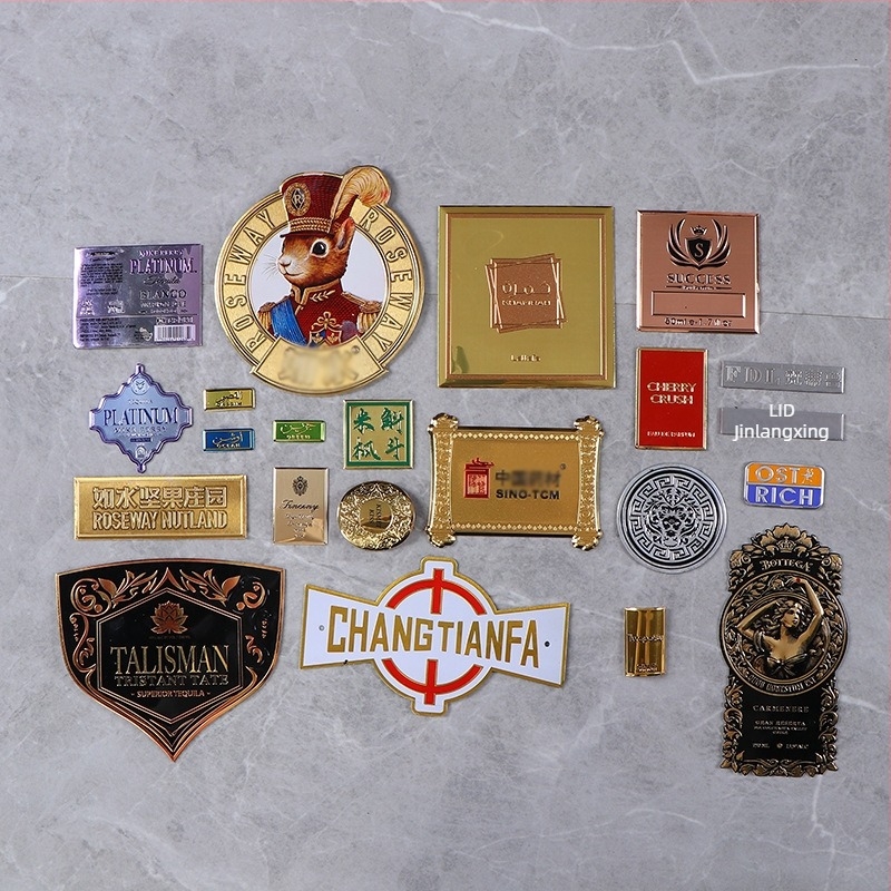 Etichetă metalică personalizată pentru parfumuri și produse cosmetice — aliaj de aluminiu, sticlă curbată, etichetă din alamă vintage