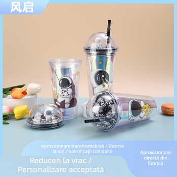 Astronaut desen animat: pahar din plastic cu dublu perete și pai – design creativ pentru vară