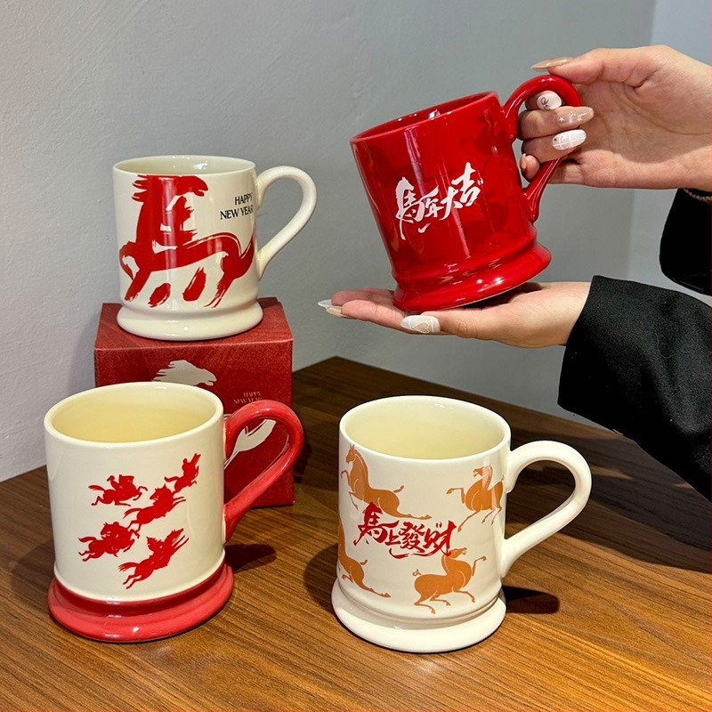 Ceașcă ceramică pentru Anul Calului, cadou creativ și original de Anul Nou, suvenir practic