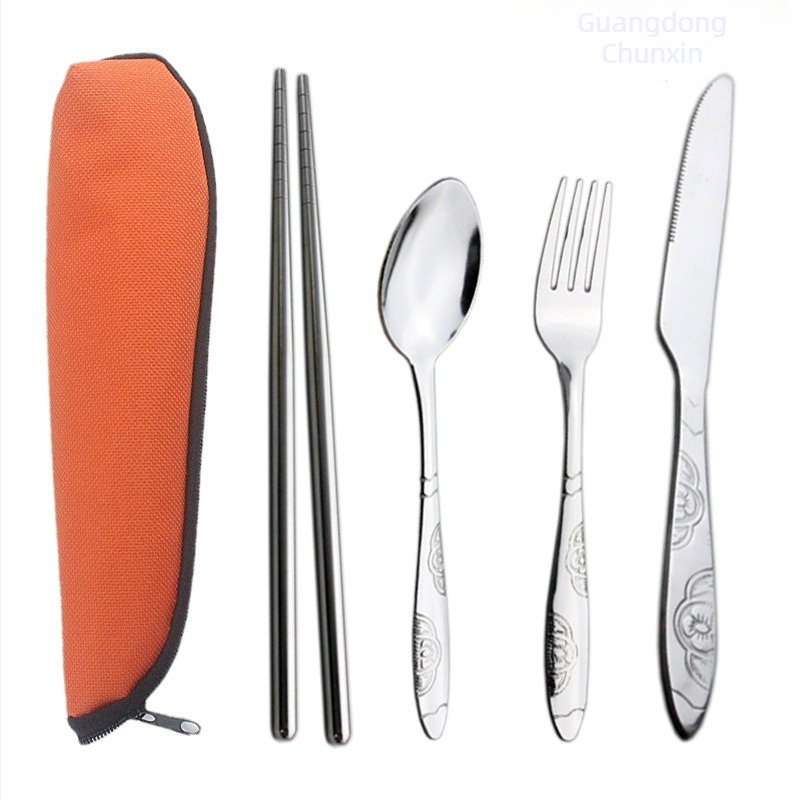 Set occidental de tacâmuri din oțel inoxidabil: cuțit, furculiță, lingură și bețișoare; husă portabilă triunghiulară; imprimare logo disponibil