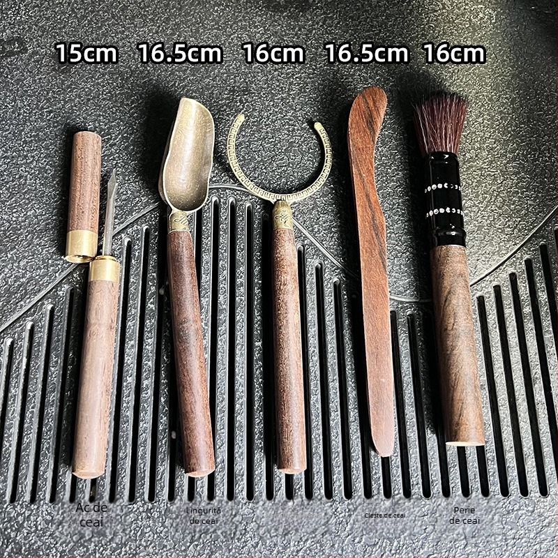 Set ceremonial de ceai din lemn de santal negru, șase piese: ac de ceai, clește pentru ceai, lingură de ceai, ceașcă, furculiță pentru ceai, perie, accesorii pentru ceai și instrument de deschidere Pu’er