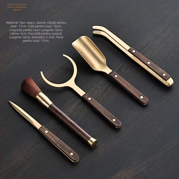 Set premium pentru ceremonia ceaiului – Șase Domni ai Ceaiului: clips pentru ceai, linguriță de ceai, ceașcă, furculiță, perie de întreținere a ceainicului și cuțit de ceai, din lemn masiv și alamă
