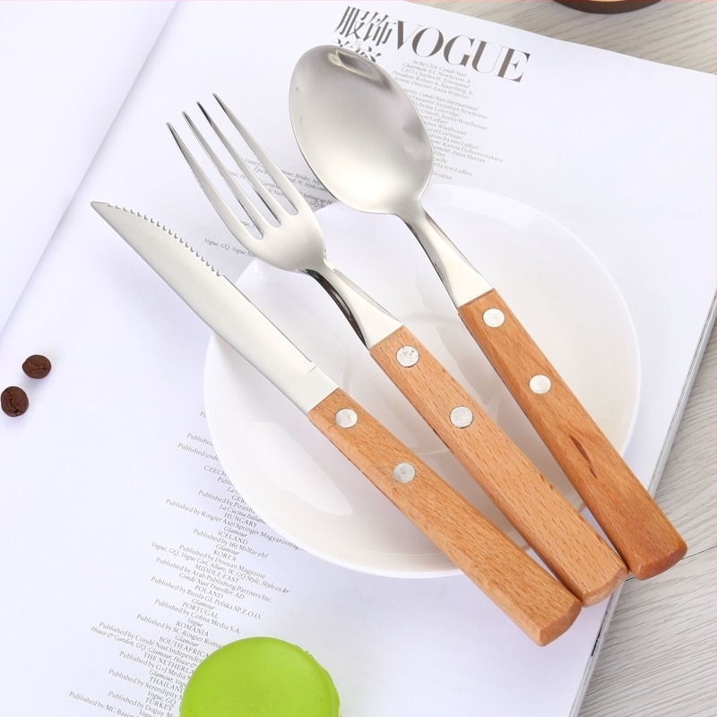 Set de tacâmuri din oțel inoxidabil 304 cu mânere din lemn, stil occidental — include lingură, cuțit pentru steak, furculiță, lingură de supă și lingură de desert