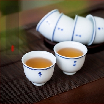 Ceșcuță de ceai din porțelan albastru‑alb, pictură manuală, stil minimalist — ceașcă unică, ceșcuță ceramică Kung Fu pentru degustare