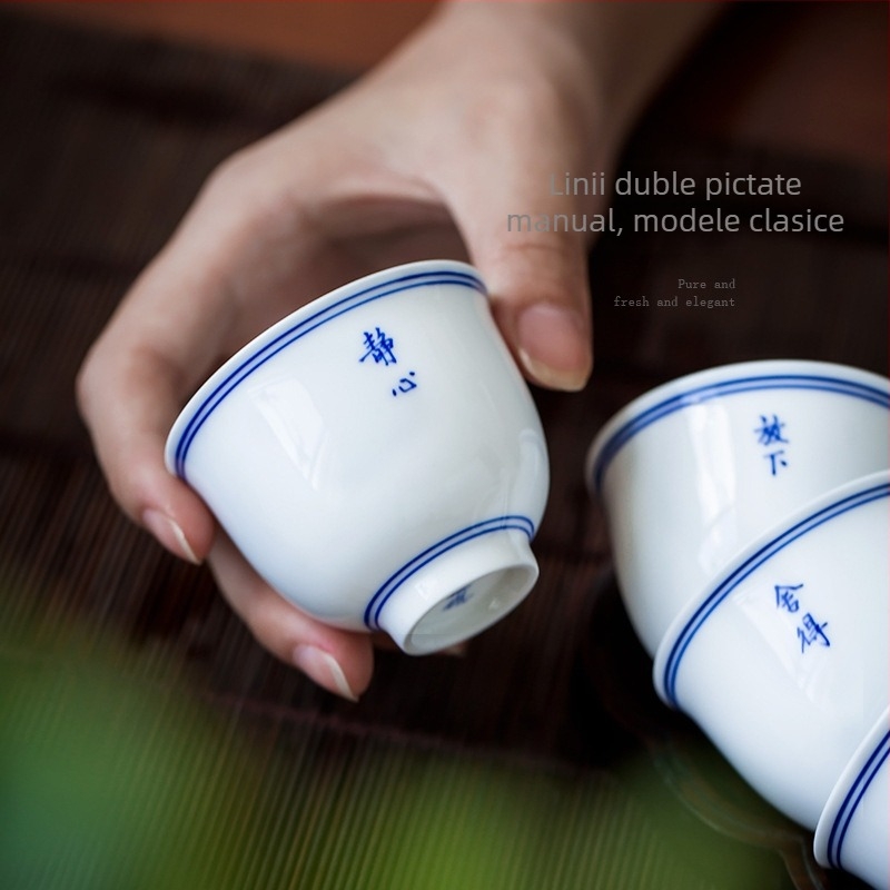 Ceșcuță de ceai din porțelan albastru‑alb, pictură manuală, stil minimalist — ceașcă unică, ceșcuță ceramică Kung Fu pentru degustare