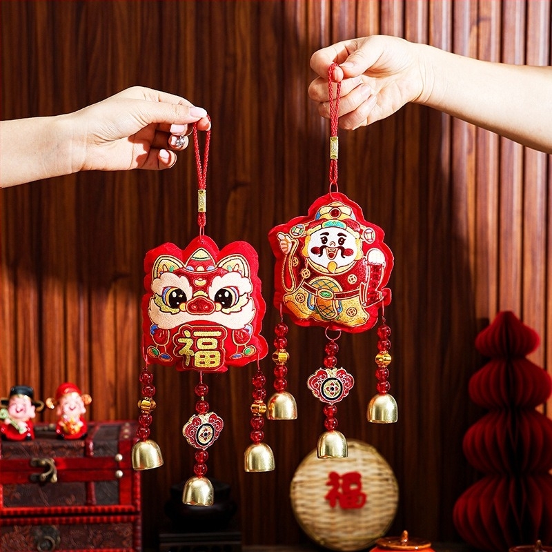 Pandantiv clopoțel de vânt pentru decorul casei, Anul Calului, decor festiv pentru Anul Nou Chinezesc, cu motivul dansului leilor și talisman norocos