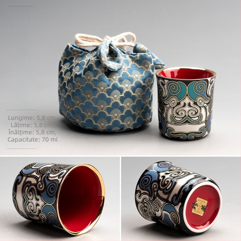 Ceainic ceramic cu glazură aur-argintiu și motiv cu ființă mitică, design retro elegant, dimensiune mică, filtru cu orificii sferice