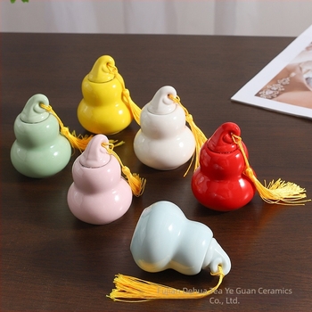 Recipient ceramic etanș, cu formă de dovleac, pentru pastile, capsule, pulberi parfumate, șafran și frunze de ceai