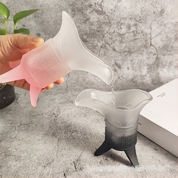 Pahar antic cu trei picioare pentru ceai cu lapte, finisaj mat în gradient negru