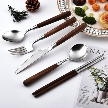 Set de tacâmuri occidentale din oțel inoxidabil 304, cu mânere din lemn de nuc, pentru uz casnic, hotelier și restaurant. Include cuțit pentru steak, furculiță, lingură și set de furculiță și lingură de desert.