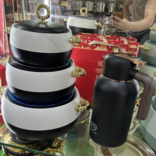 Set de cutii termoizolante pentru prânz din oțel inoxidabil, 3 piese (1 L, 2 L, 3,5 L), cu mâner auriu, model 2408