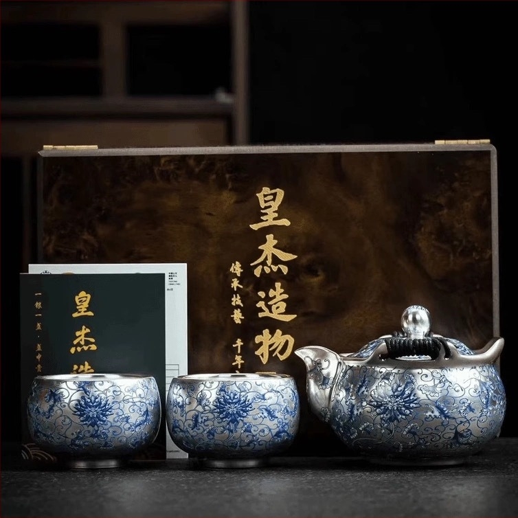 Zhou Hongjie 999 argintiu set ceai cu model albastru-alb cu pești și alge — un ceainic și două căni, set Kung Fu într-o cutie cadou premium