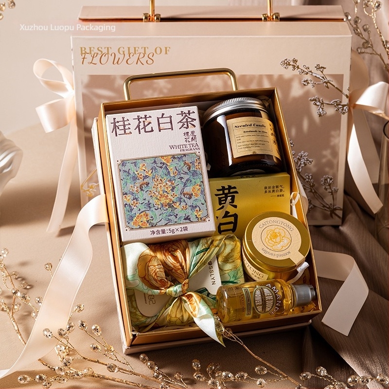 Cutie cadou șampanie cu design floral și mâner — cadouri de nuntă pentru domnișoarele de onoare