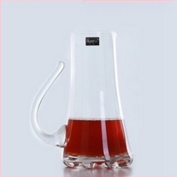 Decantor de vin din sticlă cu mâner, design minimalist, cu scară de măsurare