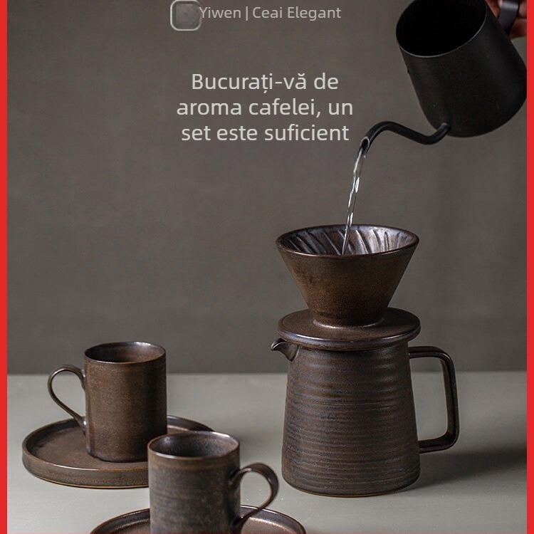Set pentru cafea filtrată acasă: ceașcă ceramică, filtru și oală de turnare în stil japonez