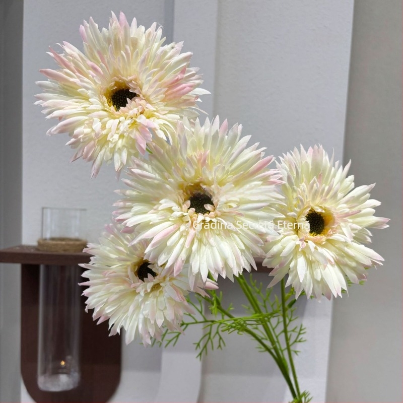 Patru flori artificiale cu capete: hibiscus, crizantemă Francis, margarete, gerbera, floarea-soarelui – flori artificiale din satin pentru decor de nuntă și decor acasă