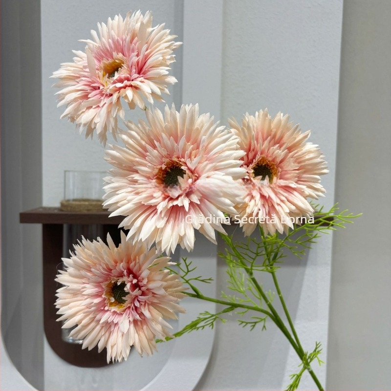Patru flori artificiale cu capete: hibiscus, crizantemă Francis, margarete, gerbera, floarea-soarelui – flori artificiale din satin pentru decor de nuntă și decor acasă