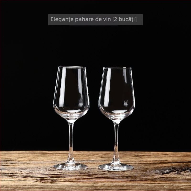 Set decantor cu pahare de vin roșu, pahare înalte, pahare mari de șampanie și pahare de cocktail — design modern minimalist