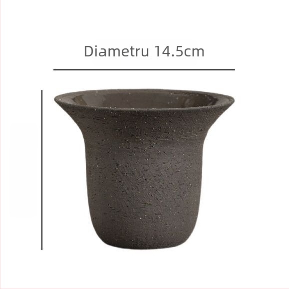 Ghiveci ceramic cu gură largă, design inspirat de capac de pix, în nuanțe gri închis și alb, pentru interior, minimalist și versatil.