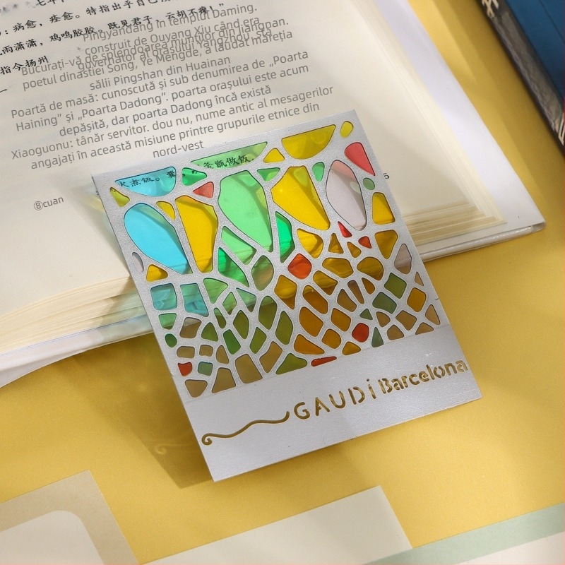 Semn de carte metalic, transparent, personalizabil, cu design urban-cultural și decupaje în stil vitraliu